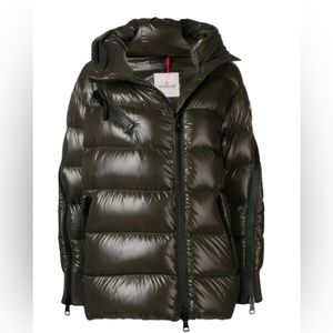 $1685 Moncler Women's Green Liriope Quilted Glossed-shell Down Jacket Large